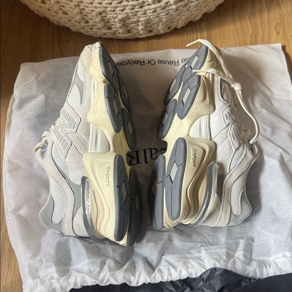 New Balance 9060 Sneakers - Picture 5 of 7